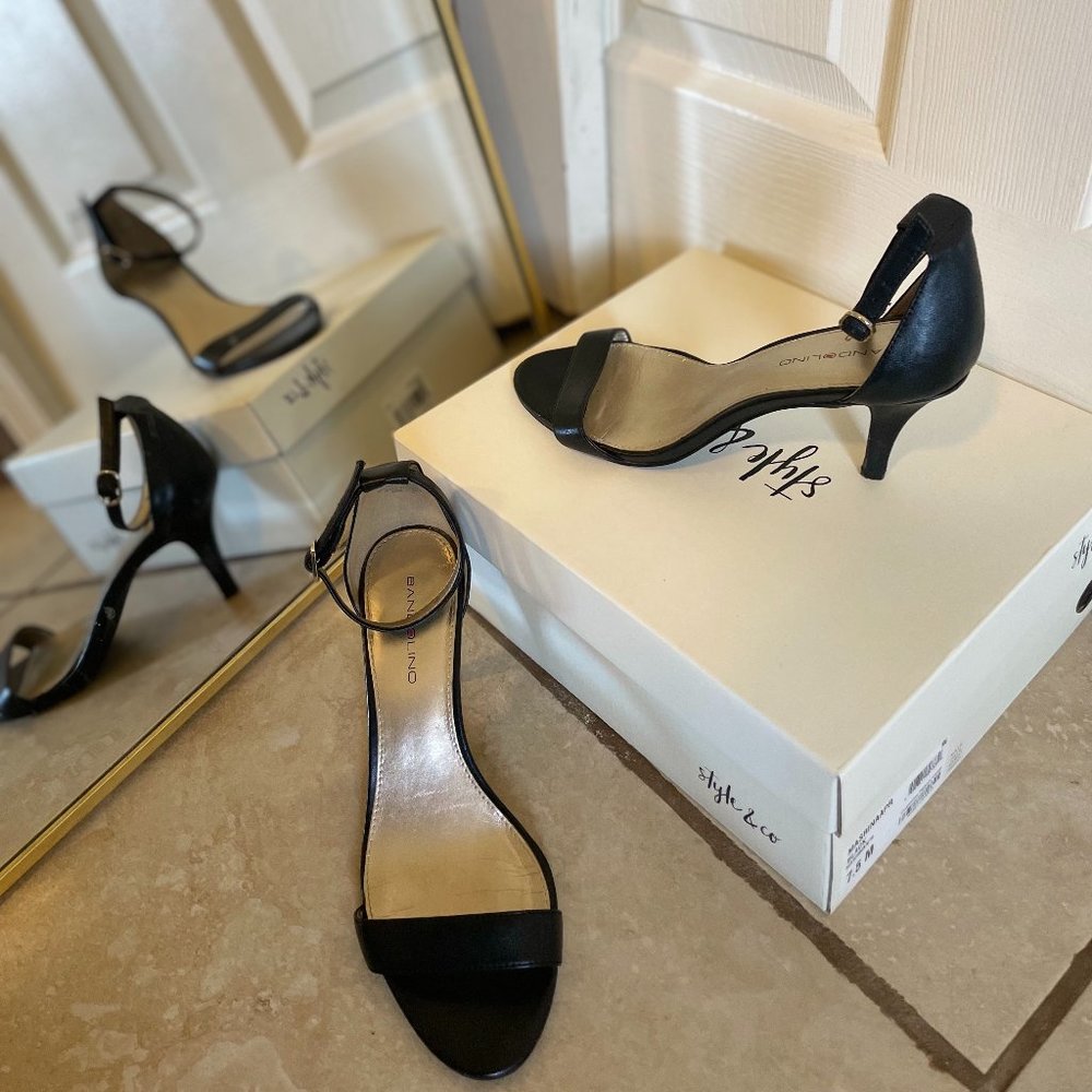 Black Leather Bandolino Heels size 6 1/2